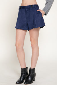 Short skort de gamuza con pliegue