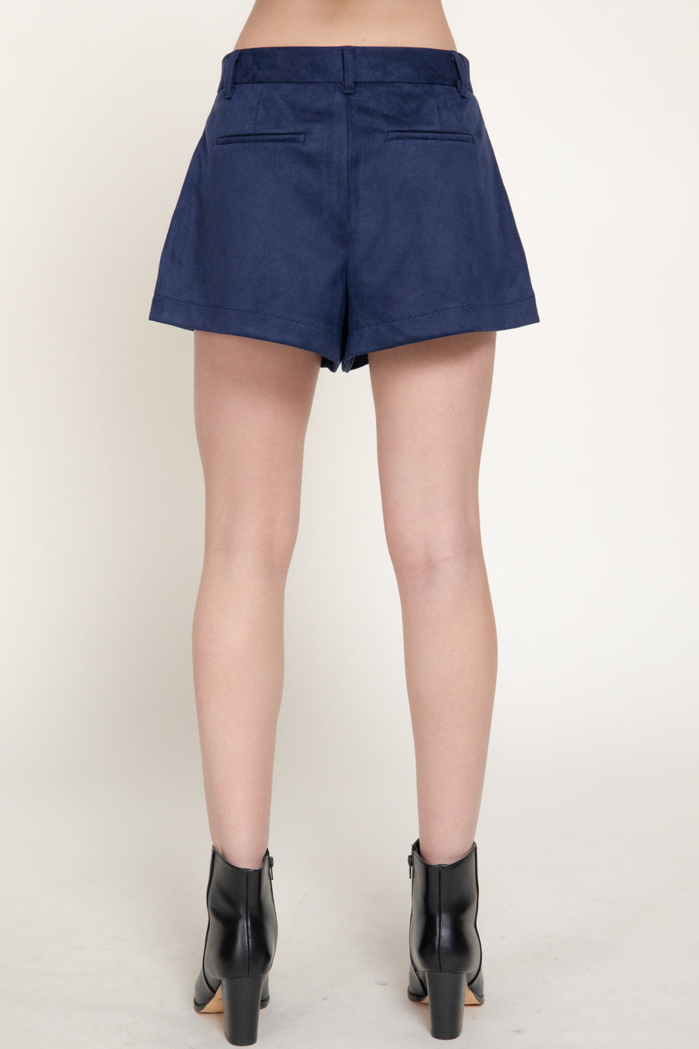 Short skort de gamuza con pliegue