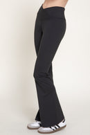 Pantalón acampanado cintura cruzada