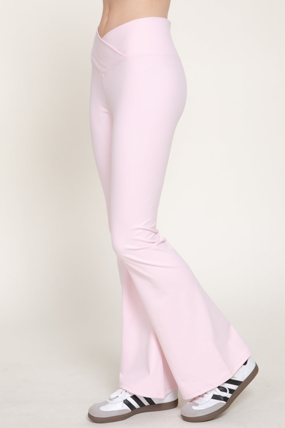 Pantalón acampanado cintura cruzada