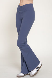 Pantalón acampanado cintura cruzada
