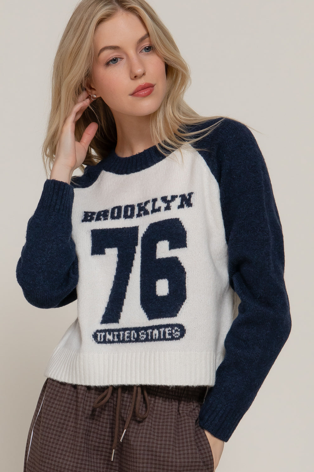 Suéter blanco con azul brooklyn 76