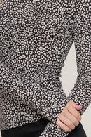 Blusa ajustada animal print cuello alto