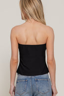 Top strapless tipo corset con costuras marcadas