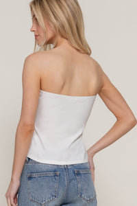 Top strapless tipo corset con costuras marcadas