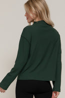 Blusa manga larga con cuello alto y costura central