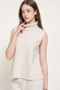 Blusa sin mangas cuello alto acanalada