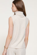 Blusa sin mangas cuello alto acanalada