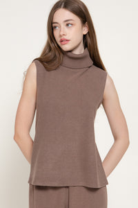 Blusa sin mangas cuello alto acanalada