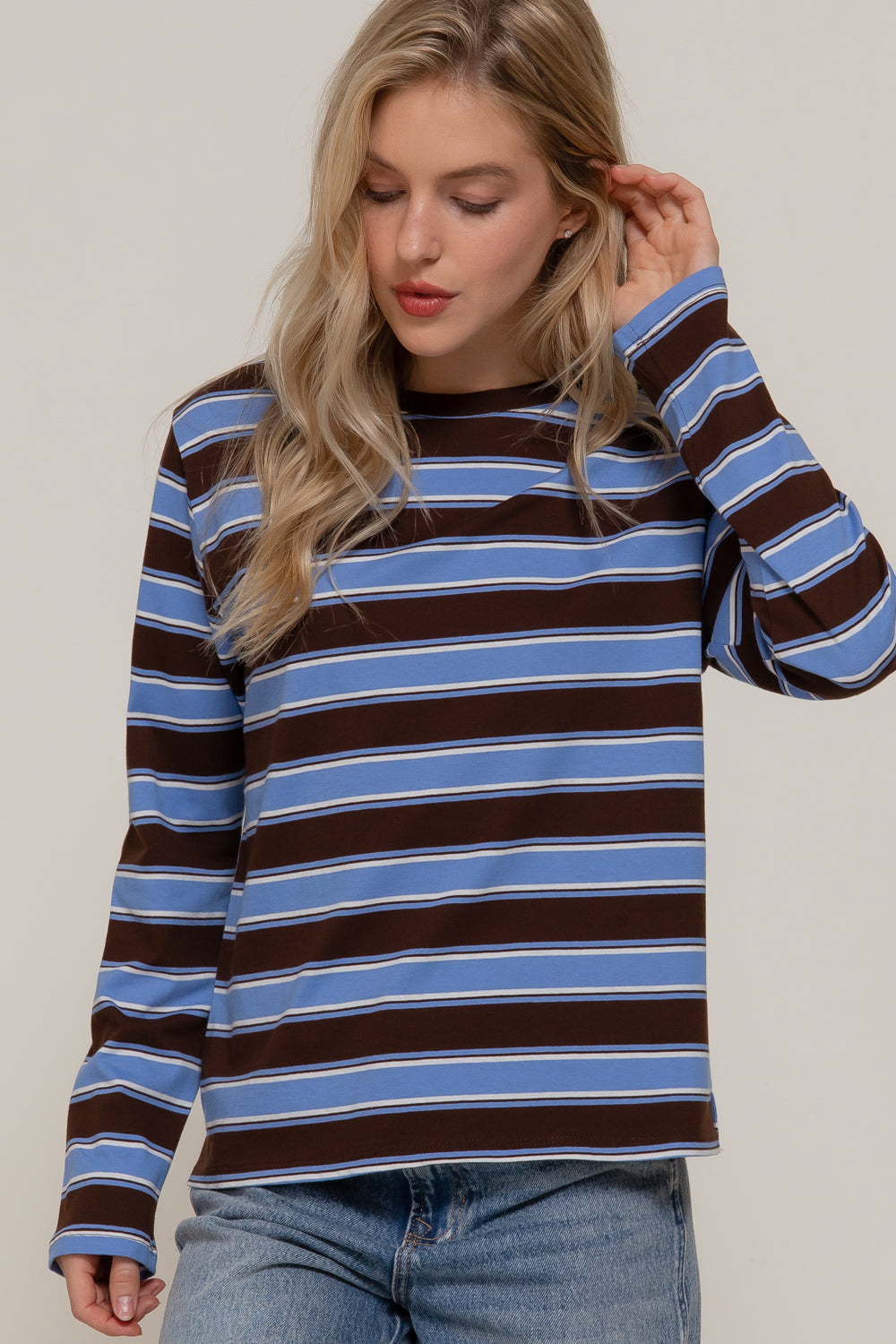 Blusa ivory con rayas café manga larga