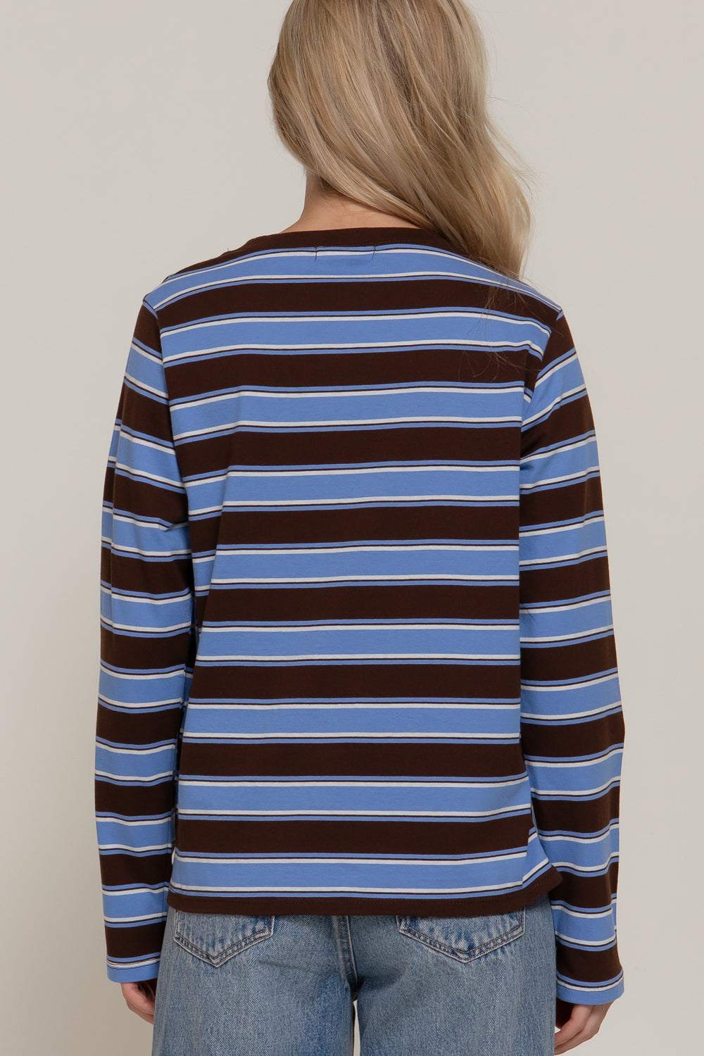 Blusa ivory con rayas café manga larga