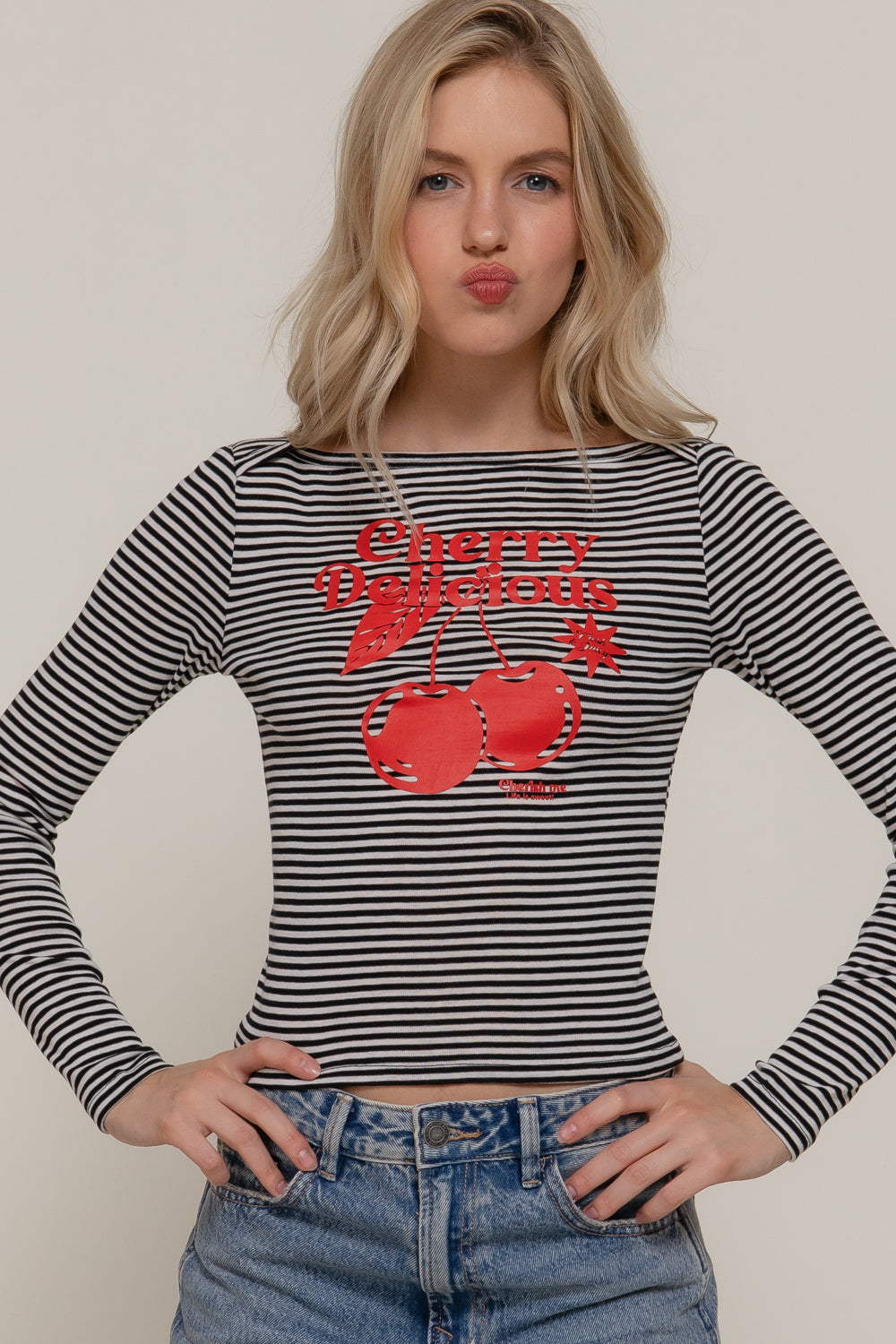 Blusa de rayas con cerezas