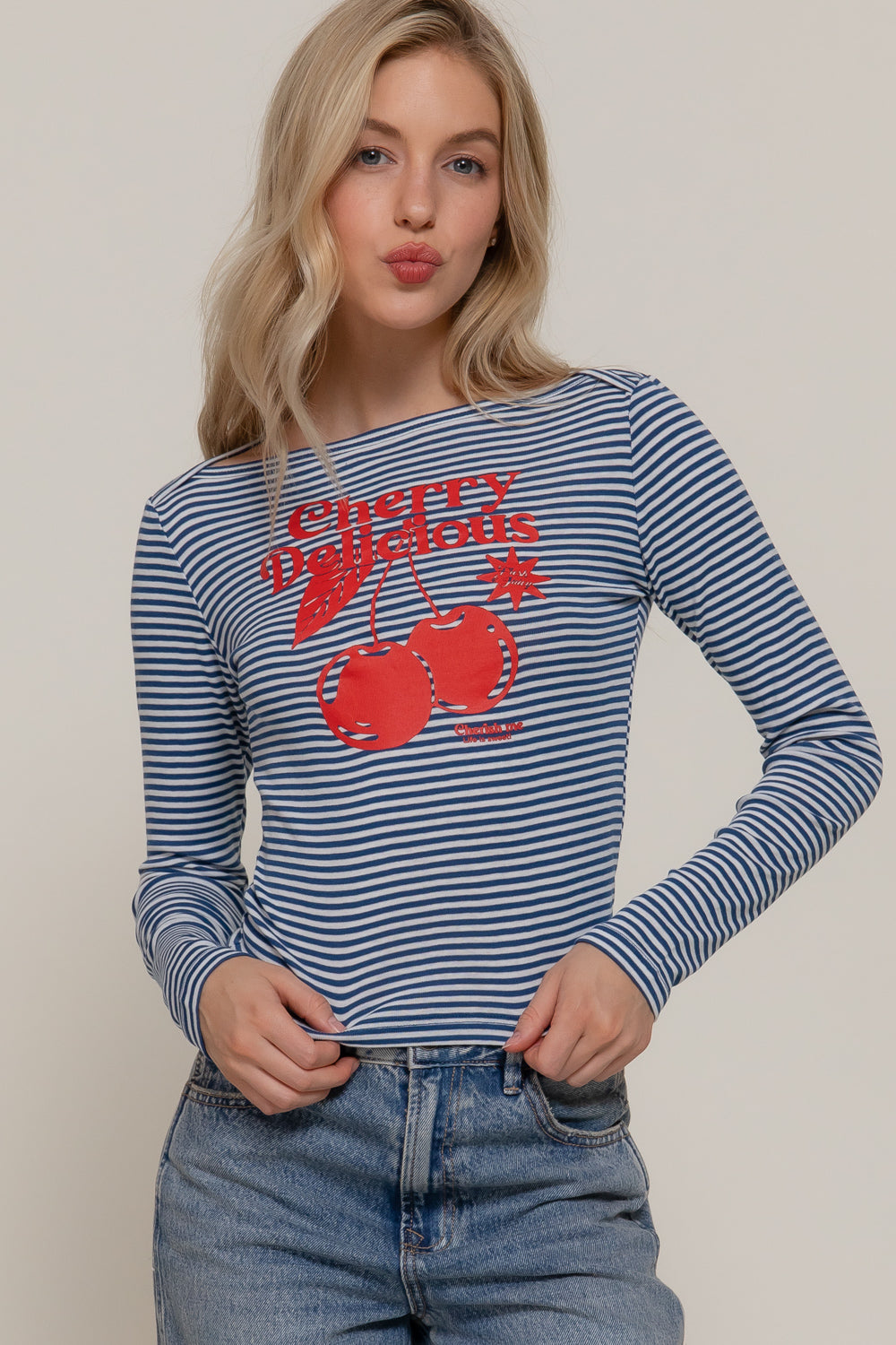 Blusa de rayas con cerezas