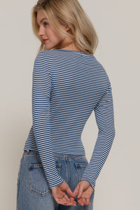 Blusa de rayas con cerezas