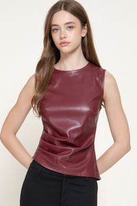 Blusa de piel sintética drapeada