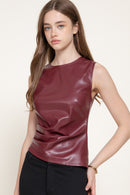Blusa de piel sintética drapeada