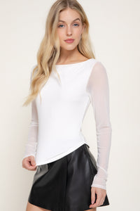 Blusa cuello barco con mangas de malla