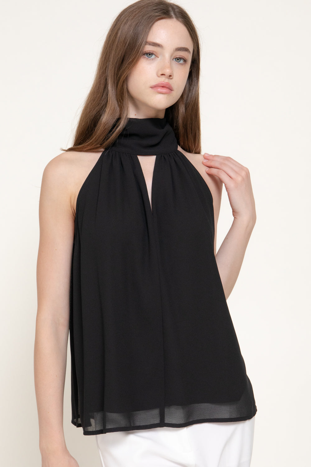 Blusa halter con abertura