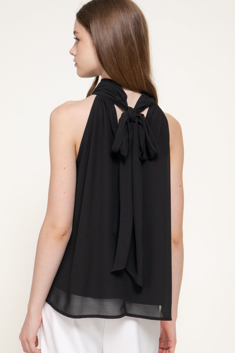 Blusa halter cuello anudado con abertura