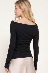 Blusa hombro asimétrico drapeada