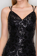 Vestido de lentejuelas con espalda cruzada