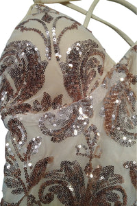 Vestido corto de lentejuelas con tirantes