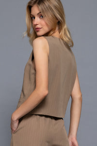 Chaleco Casual Beige con Rayas Verticales